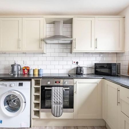 Two Bedroom Flat Near Colchester Hospital With Free Parking And Internet Mile End المظهر الخارجي الصورة