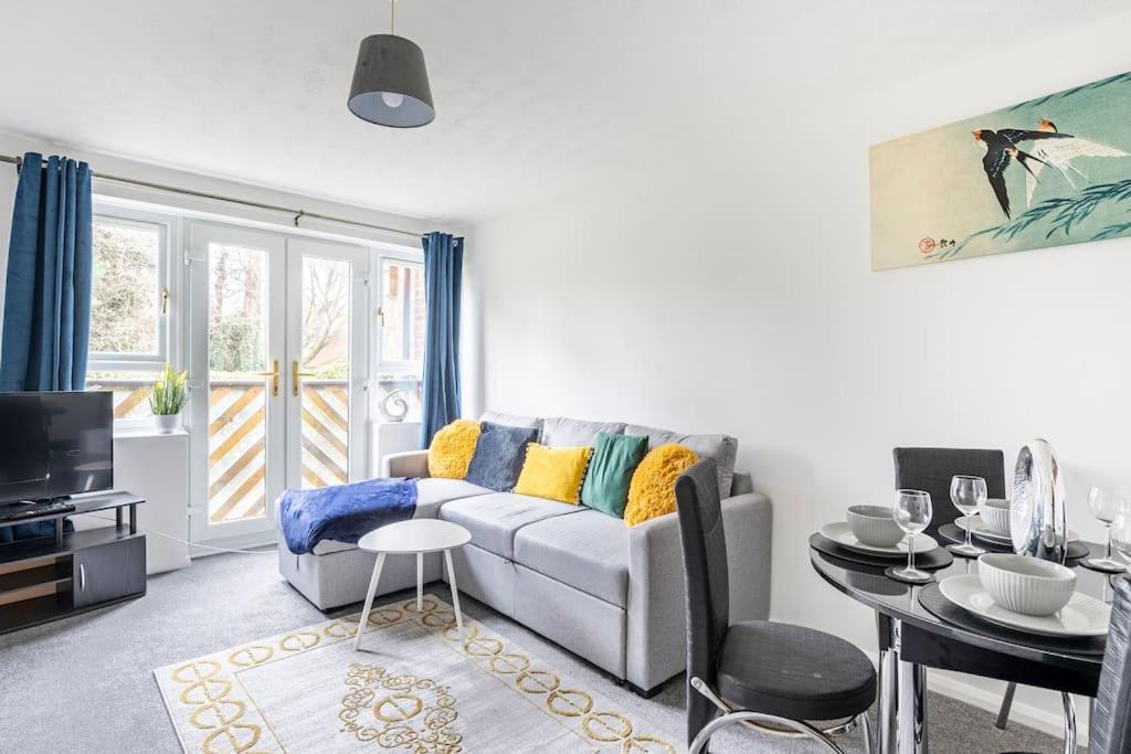 Two Bedroom Flat Near Colchester Hospital With Free Parking And Internet Mile End المظهر الخارجي الصورة